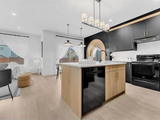 BRAND NEW LEGAL 2 BED SUITE | PRIVATE LAUNDRY + PARKING | WOODBEND