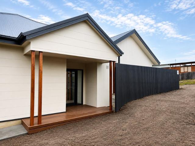 Brand New Living, Minutes from Town