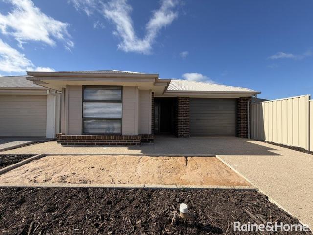 Brand New Living In Munno Para West