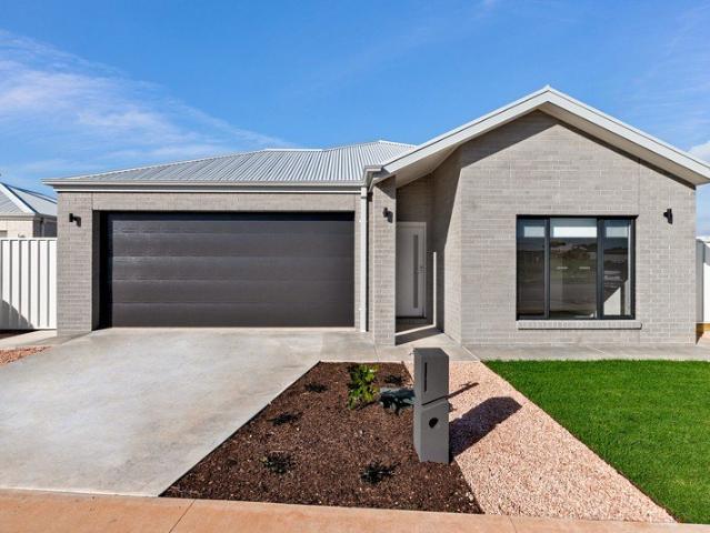 Brand New Living in a Quiet Location
