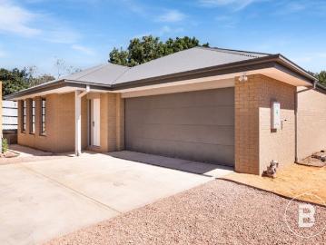 BRAND NEW LIVING IN QUIET PRIVATE LOCATION
