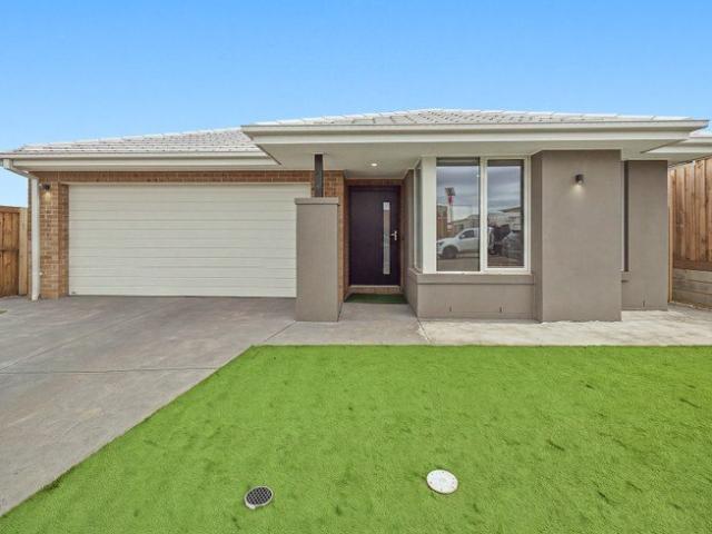 Brand New Living in Stockland Estate