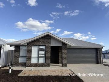 Brand New Living in Sought After Munno Para West!