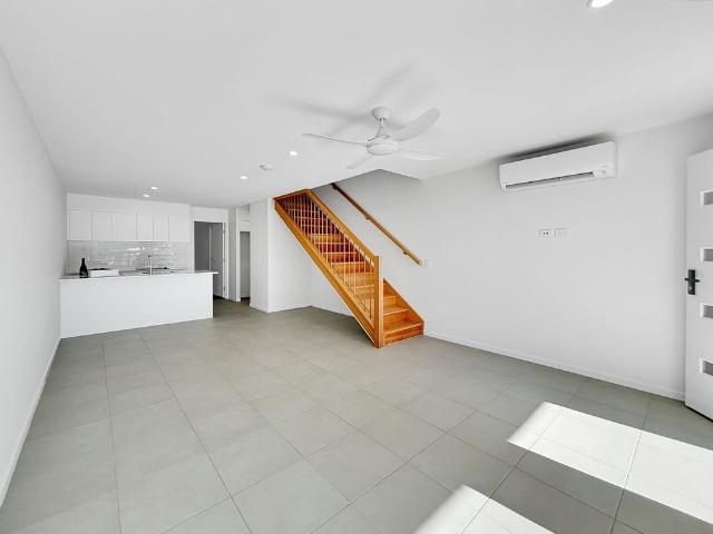 Brand New Living in the Heart of Nirimba!