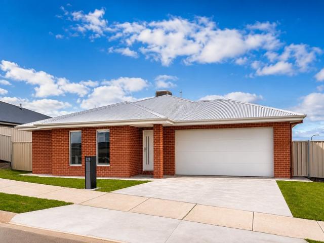 Brand New Living in Woolshed Estate CUSTOM BUILT ALATALO MASTER PIECE! MORE PHOTOS COMING SOON