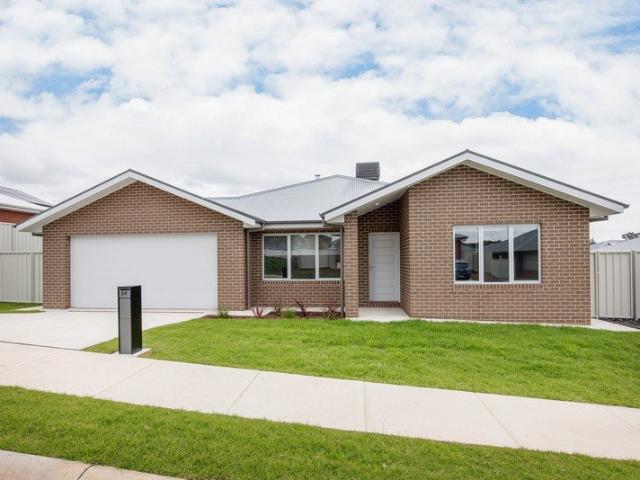 Brand New Living in Woolshed Estate CUSTOM BUILT ALATALO MASTER PIECE! MORE PHOTOS COMING SOON