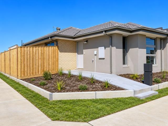 Brand New Living with Beautiful Nature Views