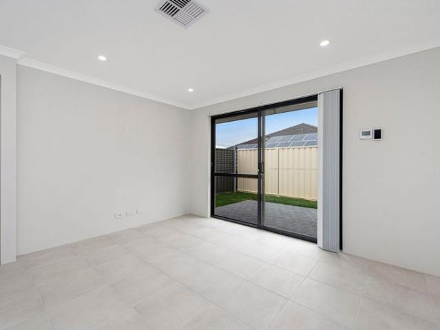 Brand New, Light & Modern Dual Entry Living