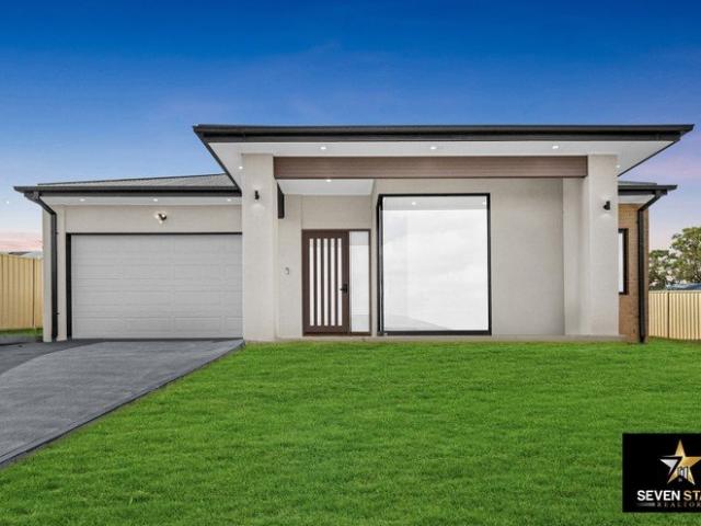 BRAND NEW LUXARY HOME SPACIOUS LIVING AND MODERN COMFORT IN BROADFORD VIC Call Naval Khurmi 0487714616