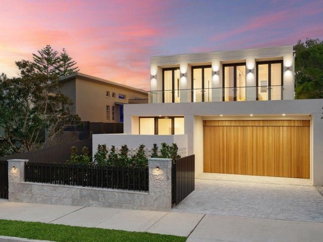 Brand New Luxury Masterpiece on a Level 708sqm Parcel