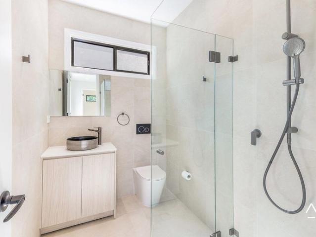 Brand New Luxury Modern 1 Bedroom Hideaway in Sylvania