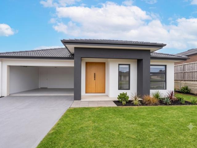 Brand New Luxury & Modern Living on 575 sqm | 75 Kensington Boulevard, Smythes Creek