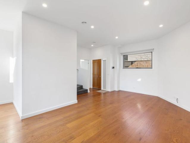 BRAND NEW LUXURY AND GLAMOROUS TOWNHOUSE FOR LEASE