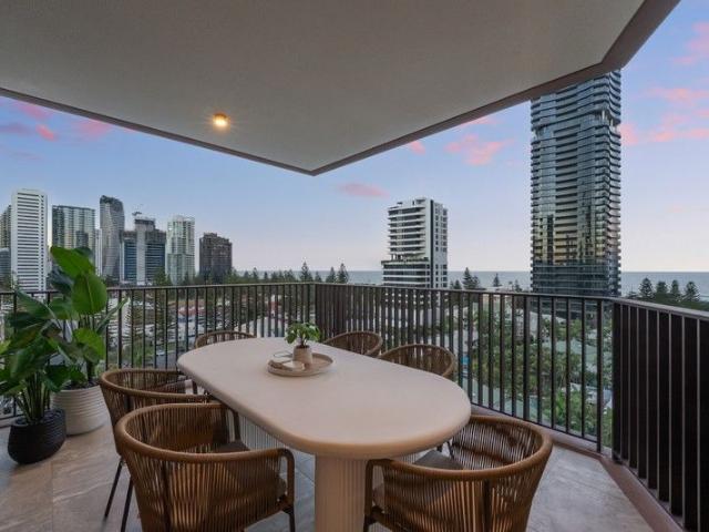 Brand New Luxury Apartment 500m from the Beach, with Breathtaking Views