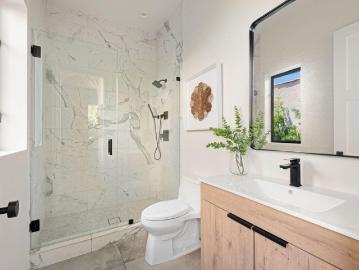 Brand New Luxury Apartment ! Walk To All Amenities. Ready To Move!