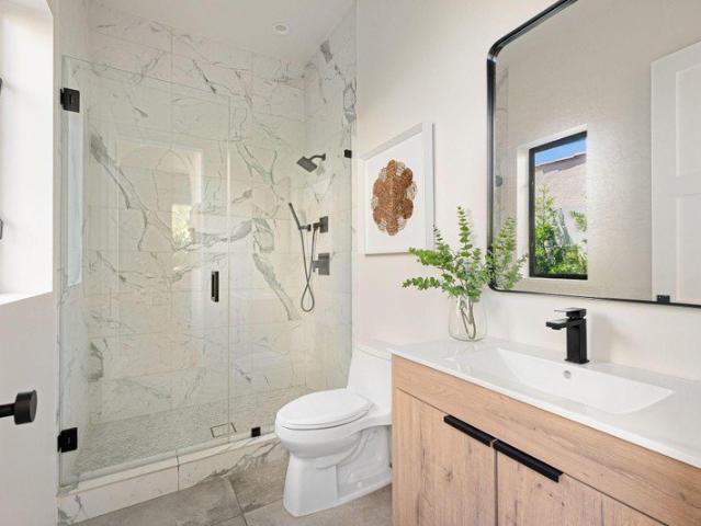 Brand New Luxury Apartment ! Walk To All Amenities. Ready To Move!
