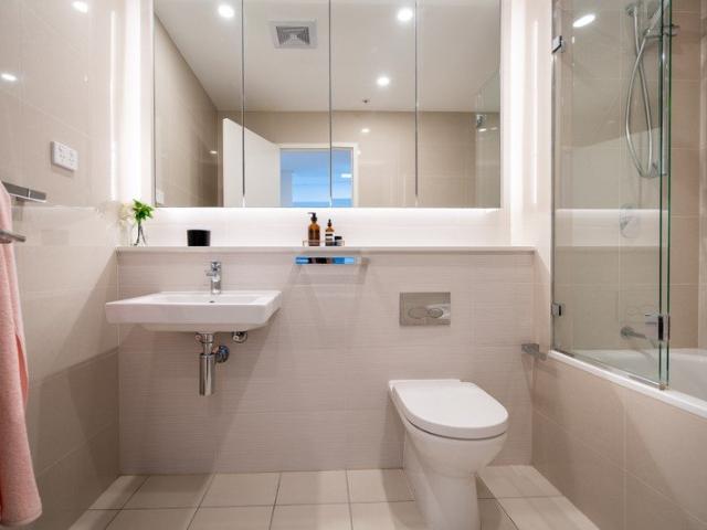 Brand New Luxury Apartment ! Walk To All Amenities. Ready To Move!