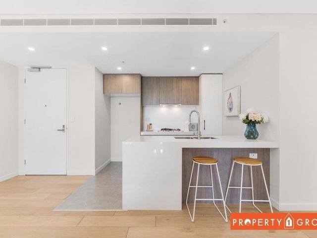 Brand New Luxury Apartment ! Walk To All Amenities. Ready To Move!
