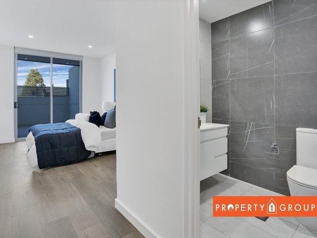 Brand New Luxury Apartment ! Walk To All Amenities. Ready To Move!