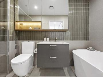 Brand New Luxury Apartment ! Walk To All Amenities. Ready To Move!