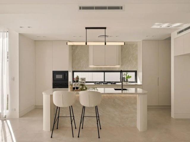 Brand New Luxury Apartment ! Walk To All Amenities. Ready To Move Soon!