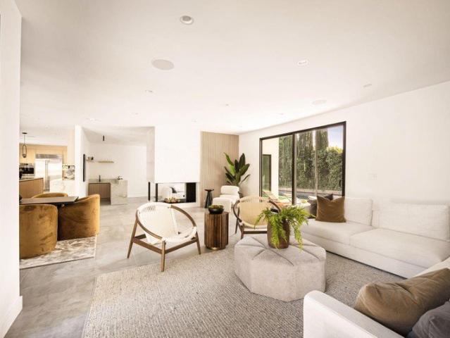 Brand New Luxury Apartment ! Walk To All Amenities. Ready To Move Soon!