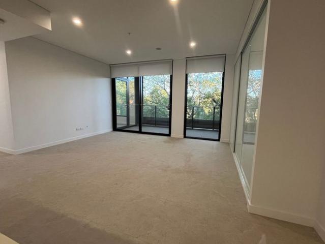 Brand New Luxury Apartment, Walk to Showground Metro and Village!