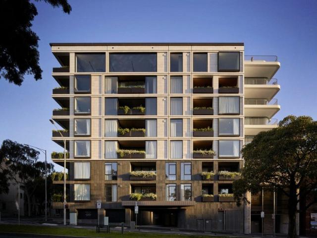 Brand New Luxury Apartment with Fitzroy Gardens Views