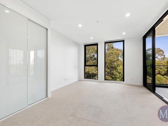 Brand New Luxury Apartment with Park View