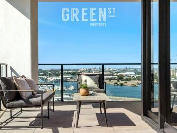 Brand New Luxury Apartment Immersed in Harbour & Nobbys Views