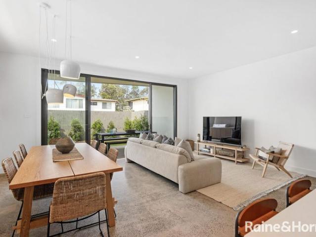 Brand New Luxury Beachside Duplex Just 150m to Narrawallee Beach