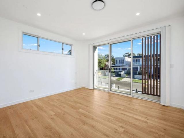 Brand New Luxury Duplex in a Quiet and Convenient Location