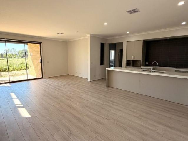 BRAND NEW LUXURY FAMILY HOME | MODERN DESIGN | WALK TO WULERRP COLLEGE I CLYDE NORTH!