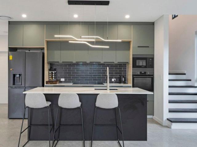 Brand New Luxury Family Home Owners Keen to Sell