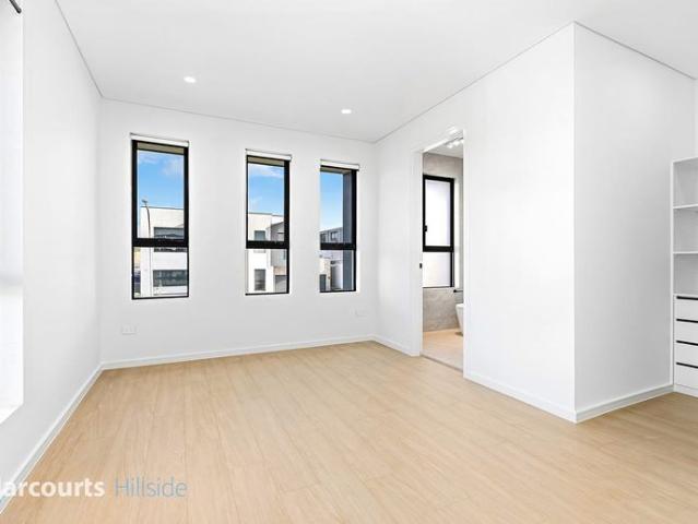 Brand New Luxury Family Home In Box Hill/ Rouse Hill Heights