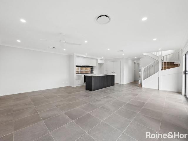 BRAND NEW LUXURY FAMILY HOME IN PRIME ROUSE HILL LOCATION