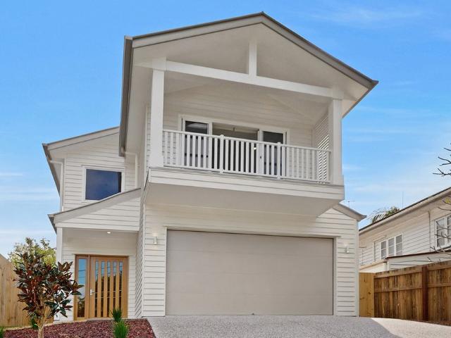 Brand New Luxury Family Home in the Heart of Manly