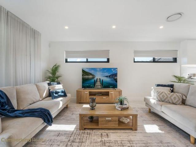 BRAND NEW LUXURY FIVE BEDROOM DUPLEX WITH CITY VIEWS