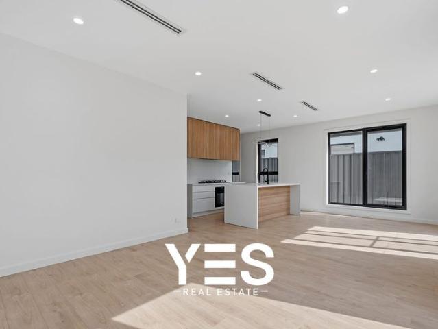 BRAND NEW LUXURY HOME FOR LEASE IN CRANBOURNE EAST!