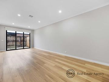 BRAND NEW LUXURY HOME IN TARNEIT PREMIUM UPGRADES, WIP & REFRIGERATED COOLING!