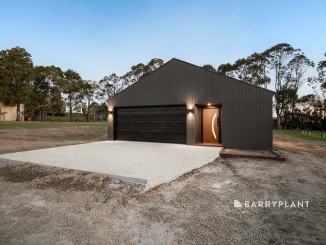 Brand New Luxury in a Prized Drouin Setting