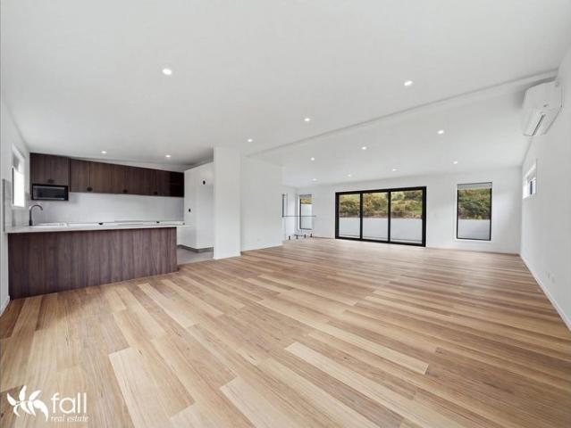 Brand New Luxury Living With Stunning City & River Views