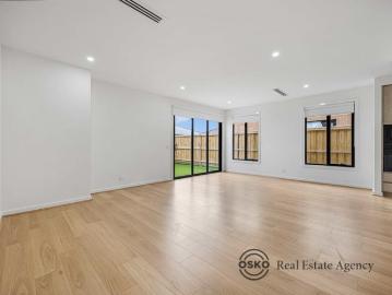BRAND NEW LUXURY LIVING IN TRUGANINA PREMIUM UPGRADES, WIP & REFRIGERATED COOLING!