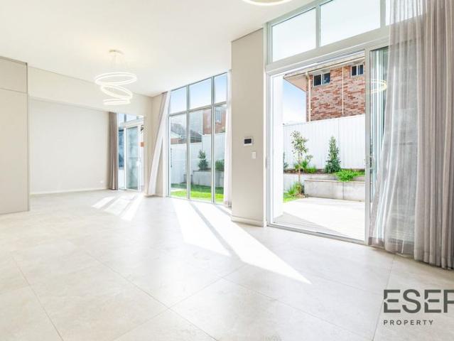 Brand New Luxury Living in a Convenient Location
