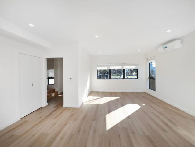 Brand New Luxury Living in Altona