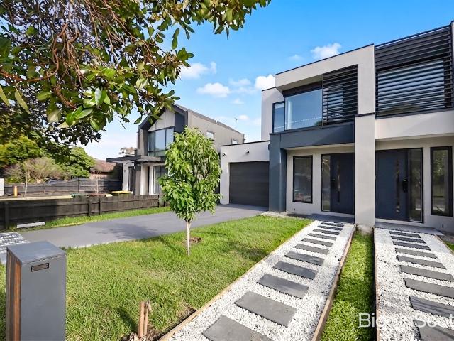 Brand New Luxury Living in Carnegie's Most Convenient Location