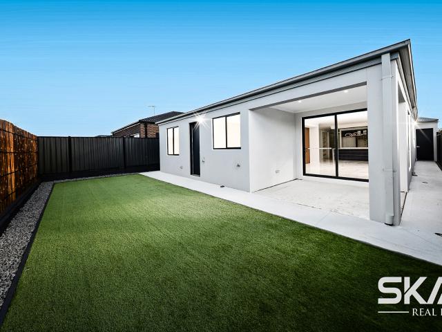 Brand New Luxury Living in Craigieburn Highly Upgraded 4 Bedroom Family Home on 410m²!