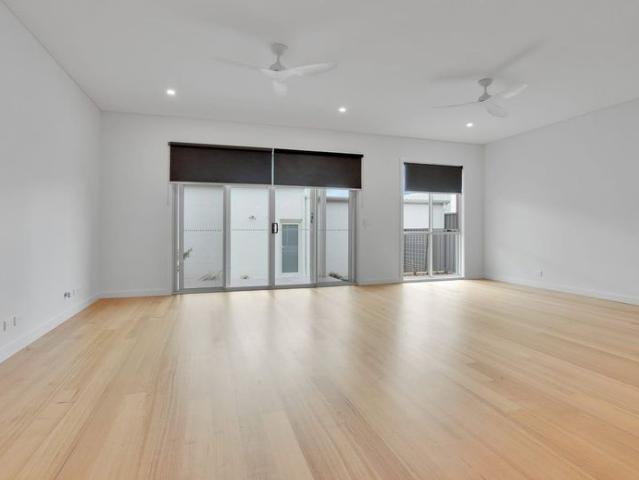 Brand New Luxury Living in Shell Cove