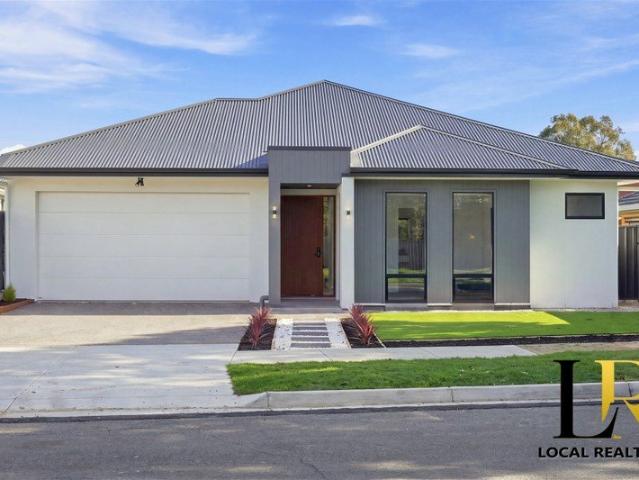 # BRAND NEW LUXURY RESIDENCE | 401SQM LAND | APPROX. 250SQM BUILD | PREMIUM FINISHES THROUGHOUT