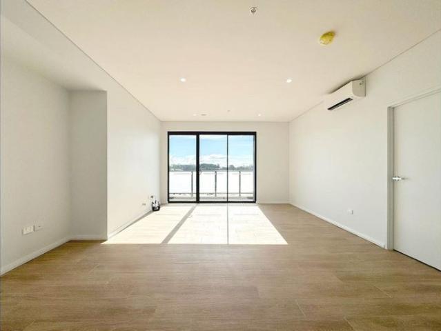 BRAND NEW Luxury Two Bedroom Apartment | Walk to Tallawong Metro